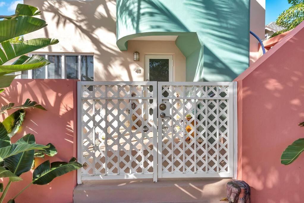 Art Deco Apt W Pool One Mile To Beach Pets Welcome 沃思湖 外观 照片
