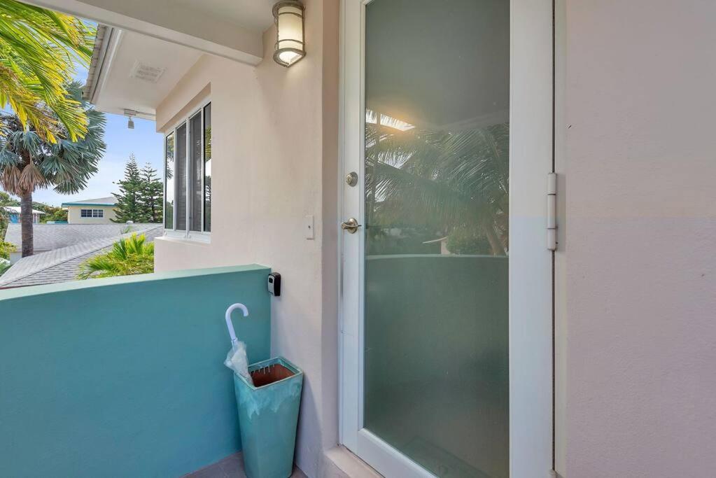 Art Deco Apt W Pool One Mile To Beach Pets Welcome 沃思湖 外观 照片